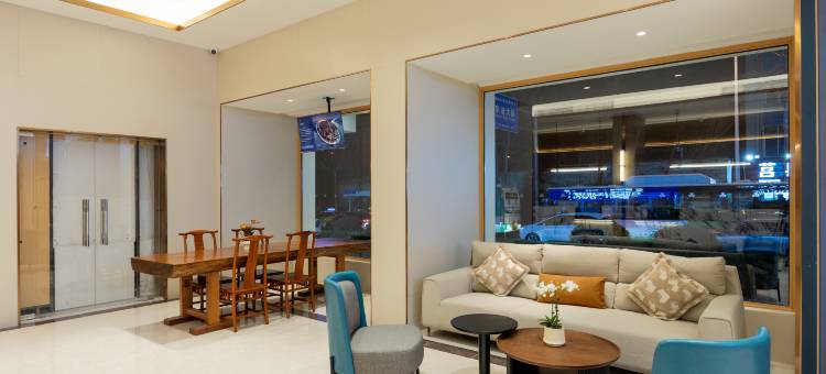 白玉兰酒店(青岛北站君峰路地铁站店)图片