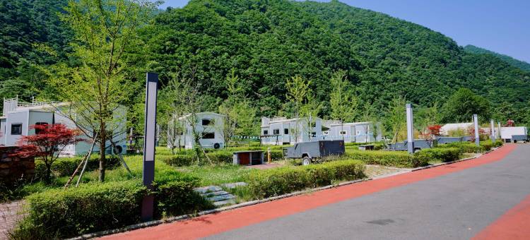 留坝露野房车露营地图片