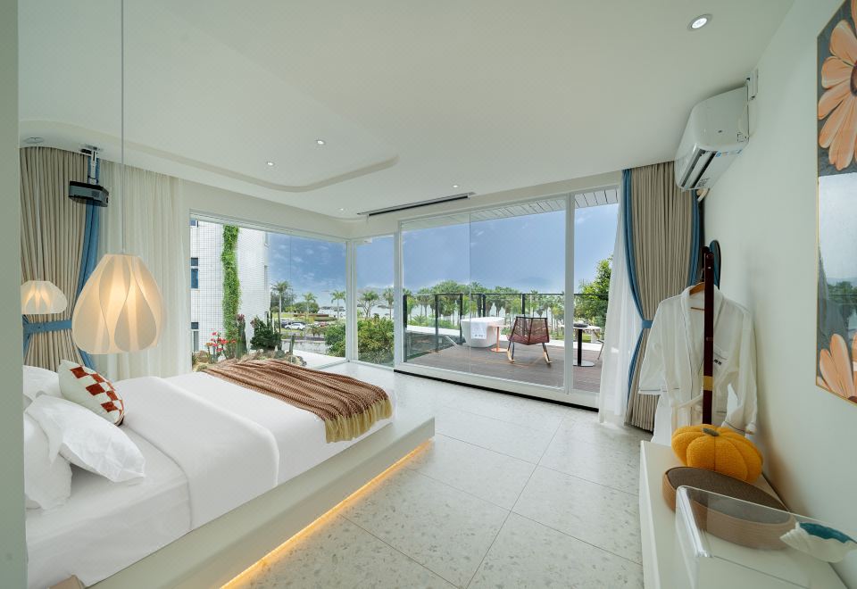 Yige Seaview Parent-child Hotel (Xiada Baicheng Branch, Huandao Road)Over view