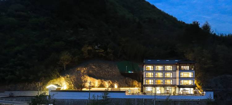 竹云山宿·溪上·泳池·日落·FUN HOME(雅鲁激流山湾湾漂流店)图片
