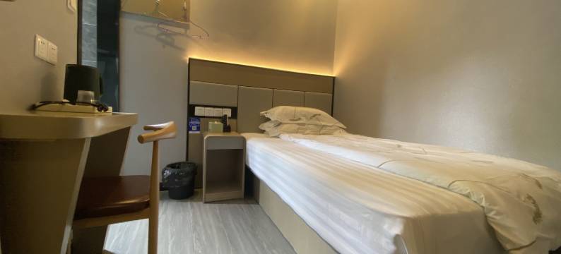 茸华宾馆(上海松江体育中心地铁站店)图片