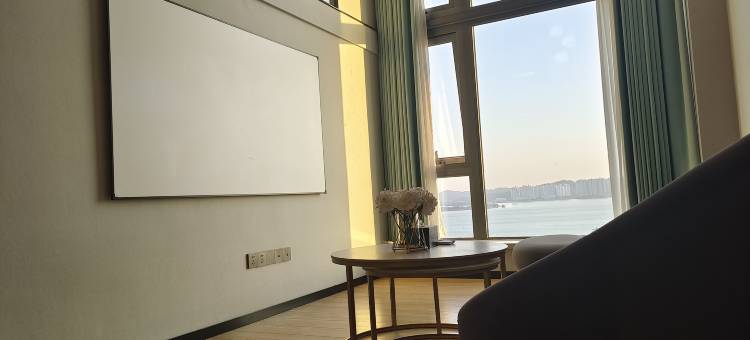 绿茵海景高空LOFT公寓(龙光世纪商务中心店)图片