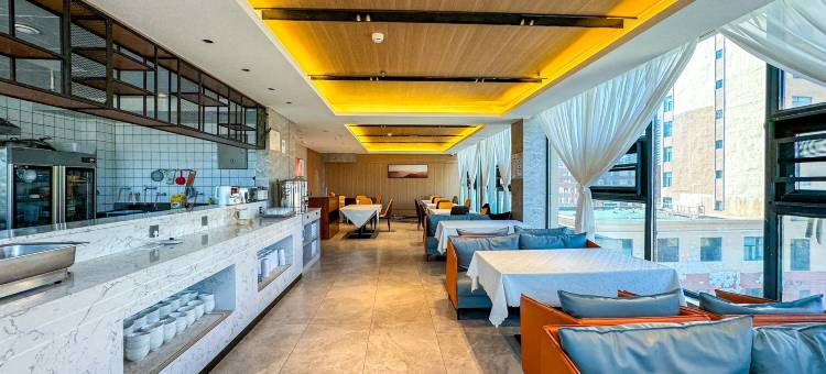 万江国际酒店(化隆店)图片