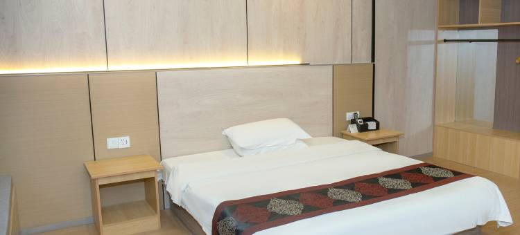 云绯酒店(郑州新郑机场恩平湖地铁站店)图片