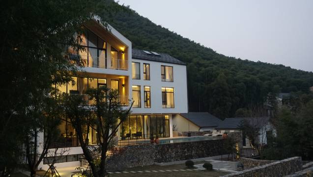 莫干山无二亲子溯溪温泉度假美宿