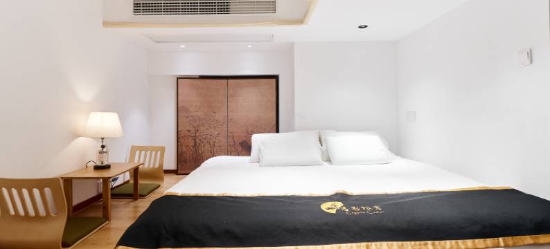 月影松岩LOFT电竞民宿(环球恐龙城店)图片