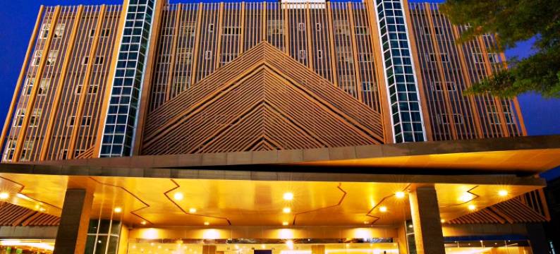 斯里瓦里素萬那普機場飯店(Le Srivaree Suvarnabhumi Airport Hotel)图片