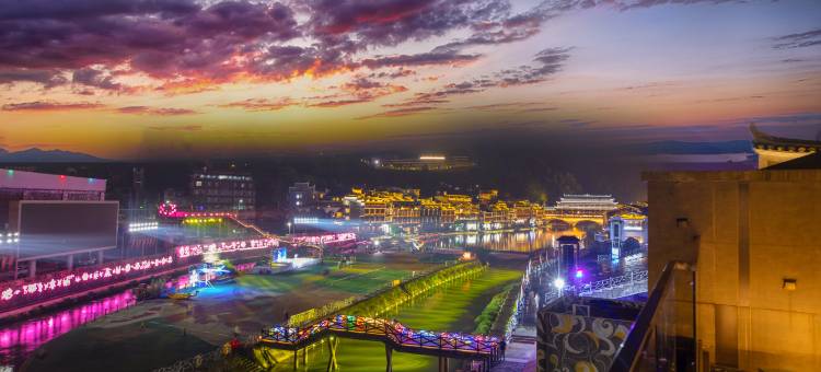 凤凰等你来三生三世江景庭院民宿(凤凰古城沱江店)图片