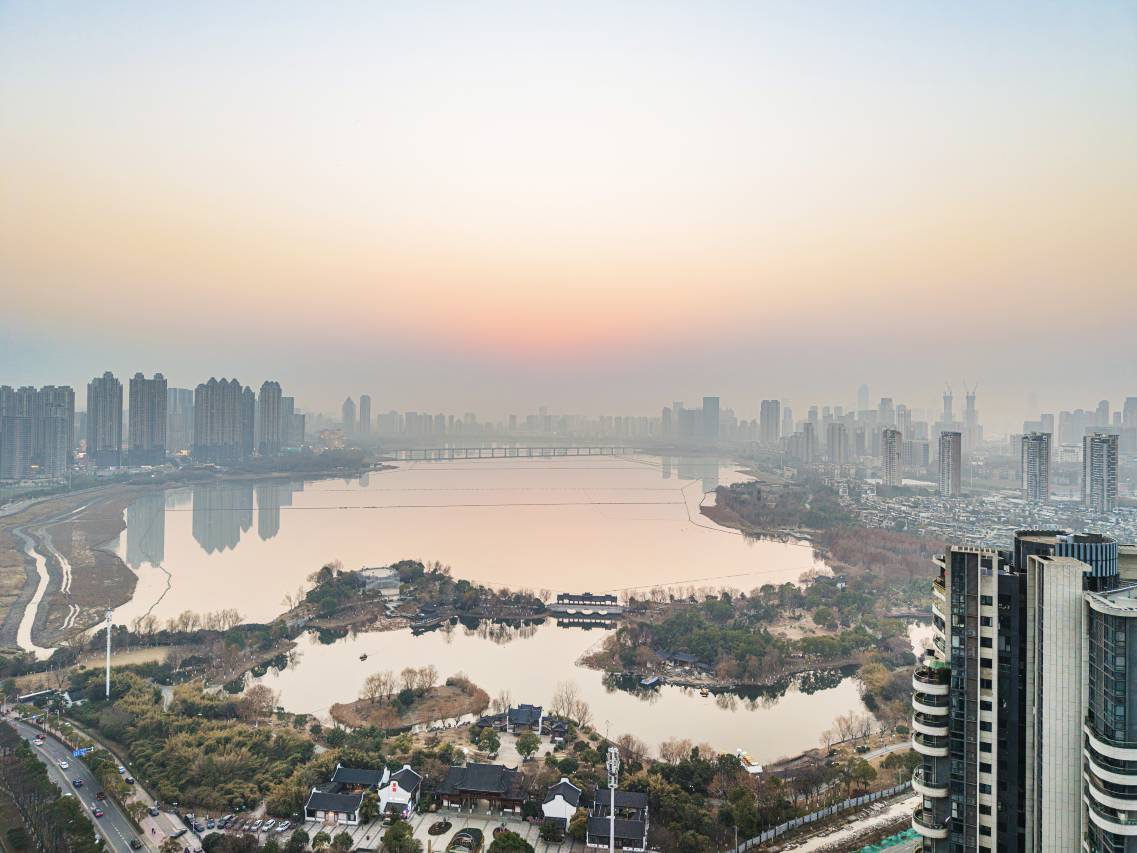 丽橙酒店·逸(武汉东湖岳家嘴地铁站店)图片