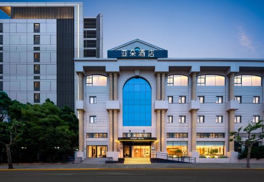 上海打浦桥日月光中心亚朵酒店外景图