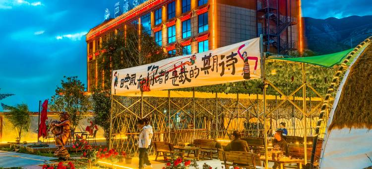巴塘弦韵酒店(甘孜318国道店)图片