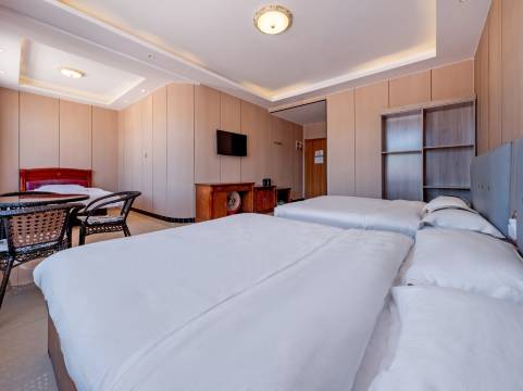 乌兰布统塞兴源酒店