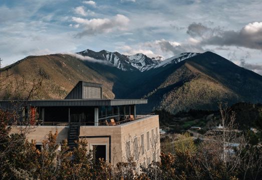 德钦既下山梅里SUNYATA酒店外景图