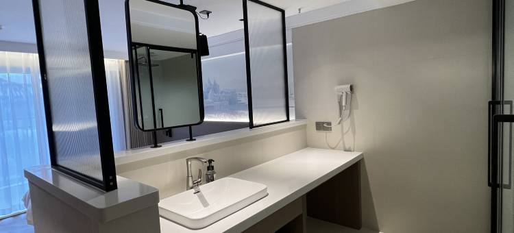 澜鲸·奢享酒店(龙沙夜市百货大楼店)图片