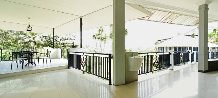 Belvilla 茂物靠近 Citra Alam Riverside(原阿里斯比鲁酒店)(Belvilla Bogor near Citra Alam Riverside formerly Aries Biru Hotel)图片