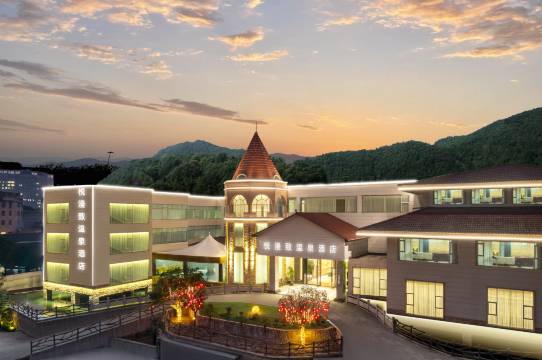 安顺•悦漫致丨CINEMAMTHSCENERYVACAY温泉酒店(平坝南站区政府店)