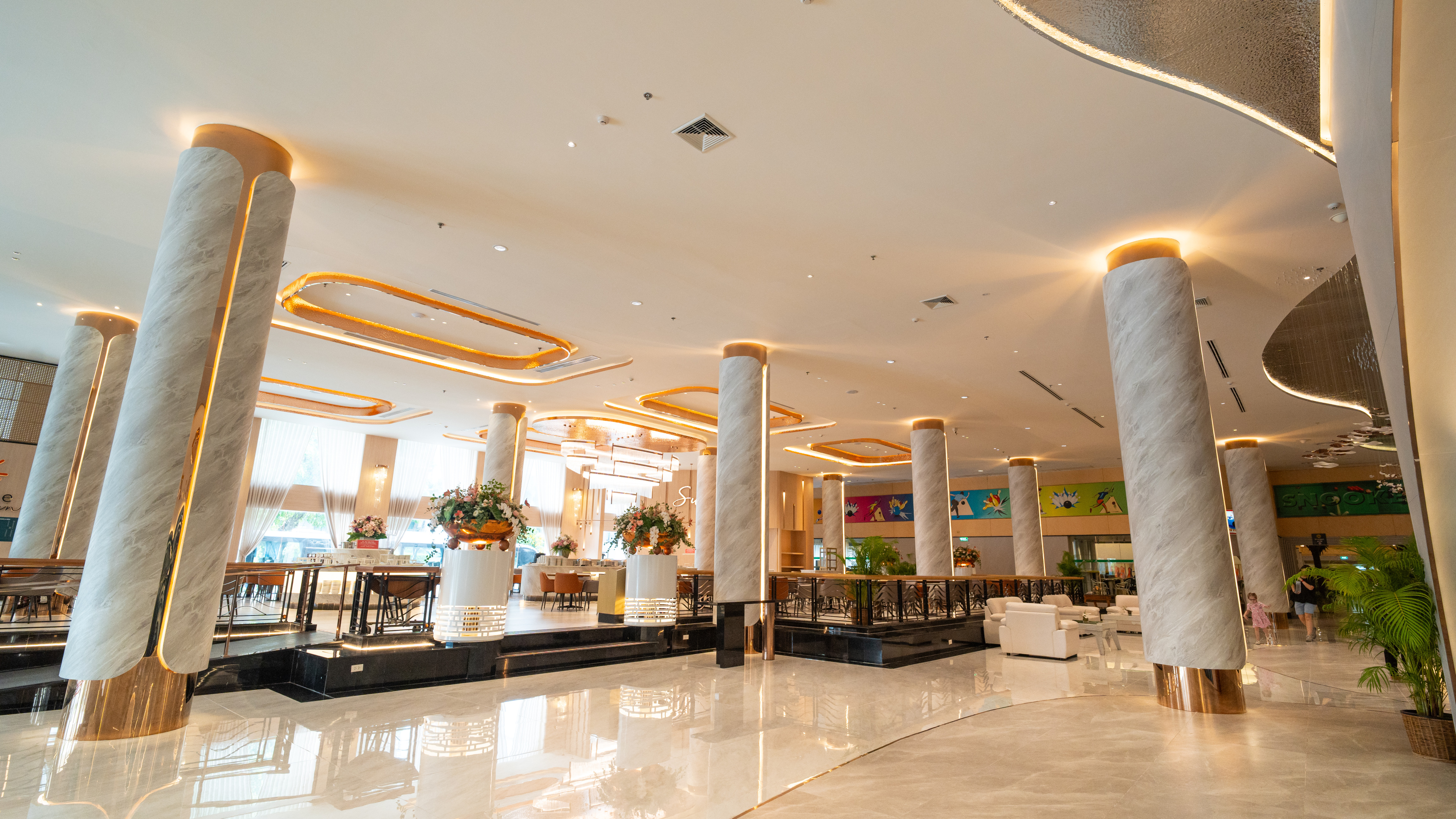 Jomtien Palm Beach Hotel and Resort Over view