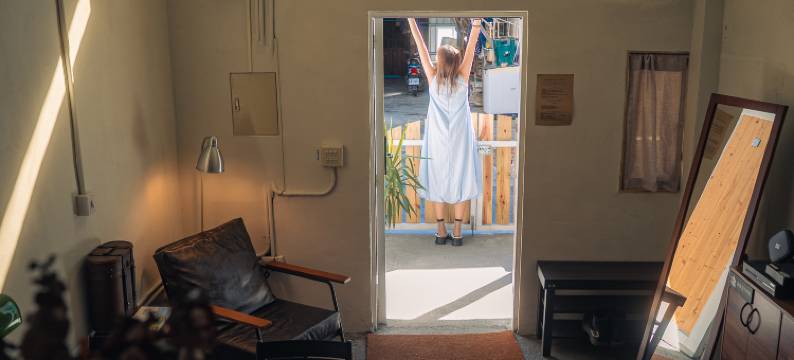 被风吹的人背包客民宿图片