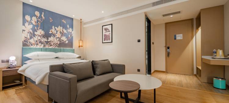 白玉兰酒店(西安霸城门地铁站明光路旗舰店)图片