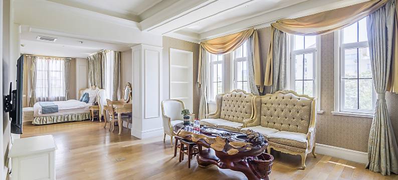 烟台凤凰雅筑欧式花园酒店图片