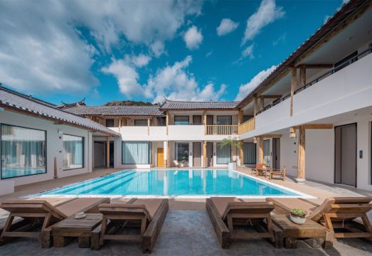 悦杨里·溪上花园泳池设计师民宿外景图