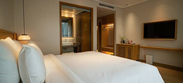 下龙南达特酒店(Nam Dat Hotel by D'Lecia Ha Long)图片