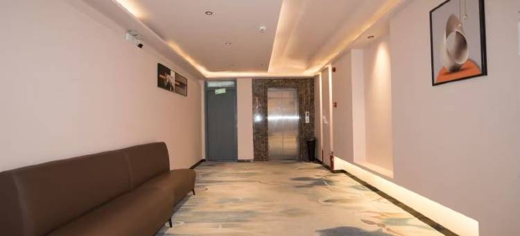 容悦轻居酒店(河南青华中英文学校店)图片