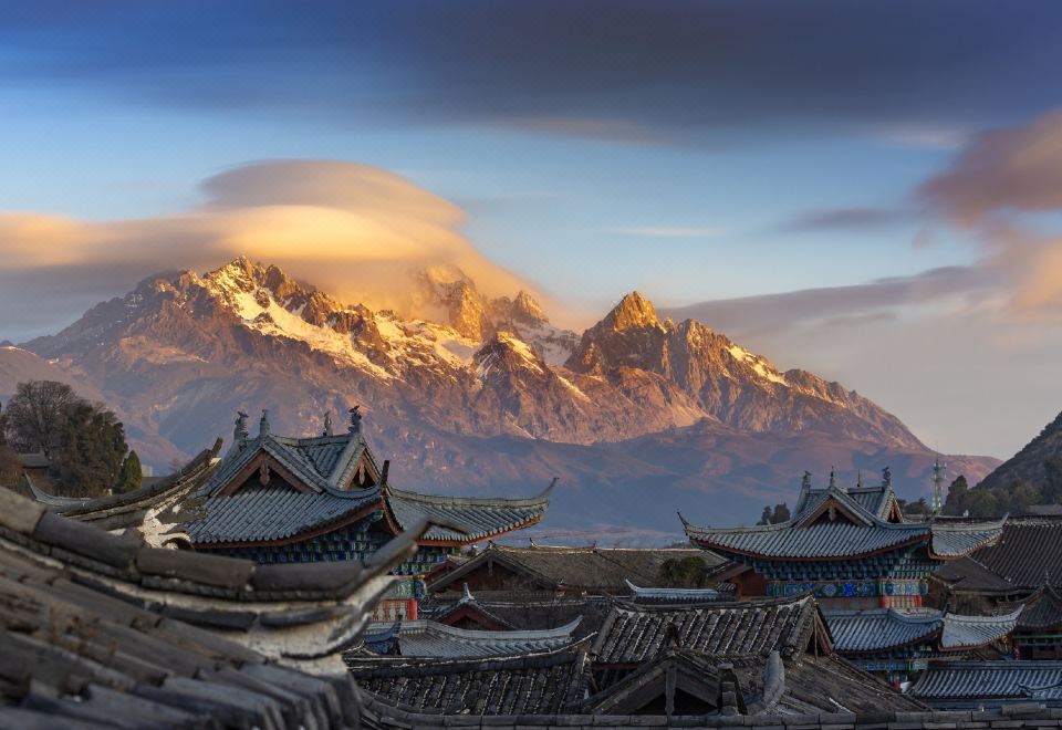 Xi ya Xiang she Xue shan Guan Jing inn over view