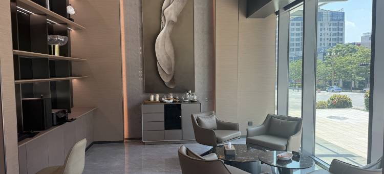 火红年华·钒华酒店图片