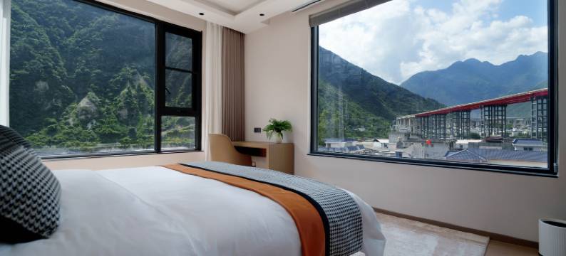 泸定得妥大酒店图片