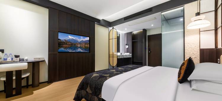 临里·和悦酒店(乐山高铁站世豪广场店)图片