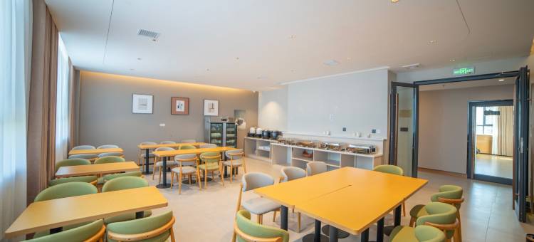 额敏天合金季酒店图片