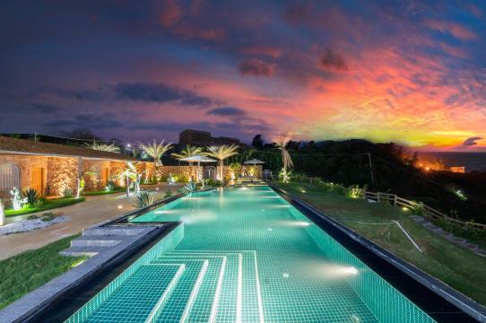 涠洲岛屿见悬崖泳池海景民宿图片