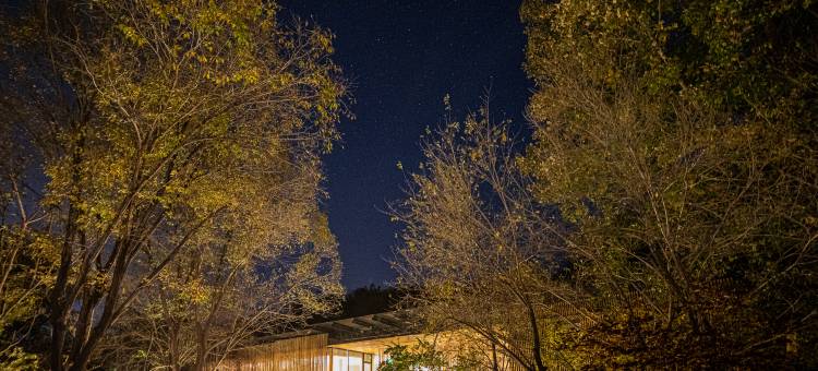 长城脚下的公社图片