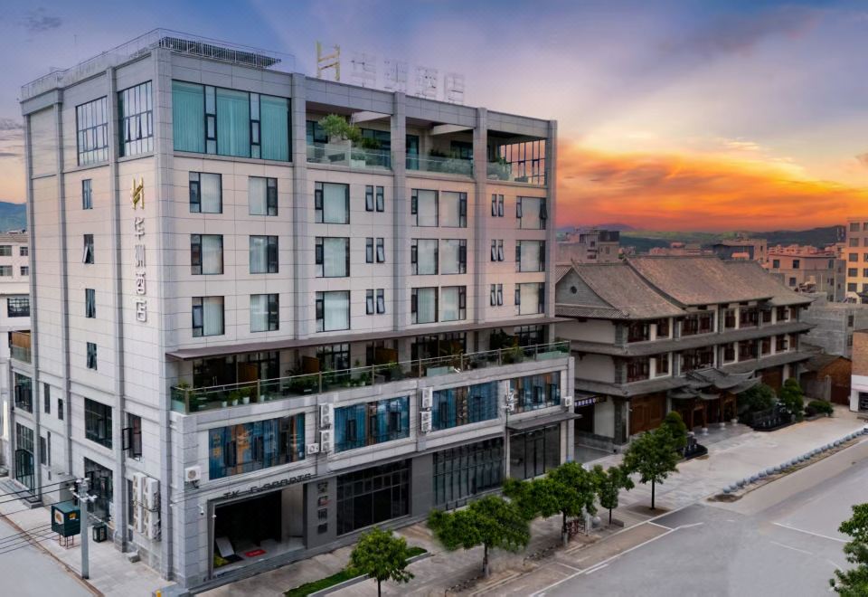 Huazhou Hotel Jianshui Ancient City ShopHotel Overview