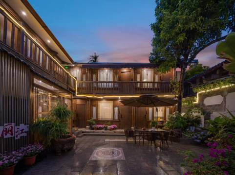 芳华设计师Music美宿(古城忠义市场店)