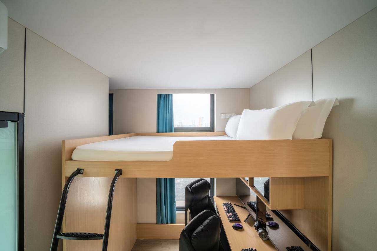 花妖钱塘电竞民宿(中医药大学地铁站店)