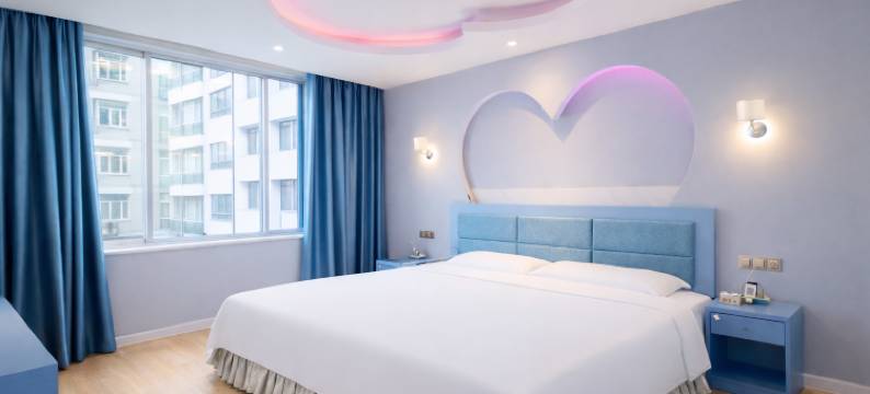 大英蓝钻主题酒店(四川文轩职业学院店)图片