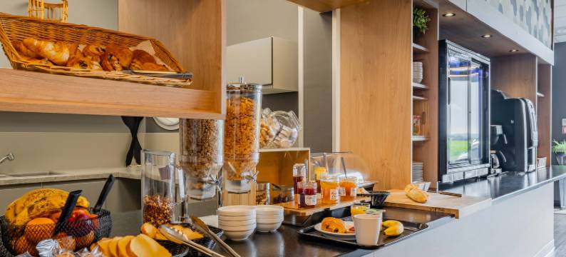 B&B 酒店贝骚内布吕瓦拉布伊西埃尔(B&B HOTEL Béthune Bruay-la-Buissière)图片