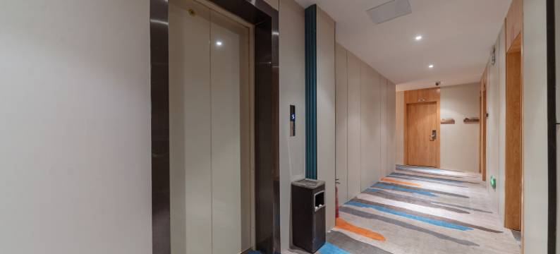 丽宁影音轻居酒店(明秀东路狮山公园地铁站店)图片