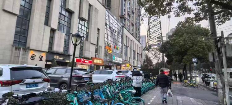 叁仟跃民宿(武昌火车站武商梦时代店)图片