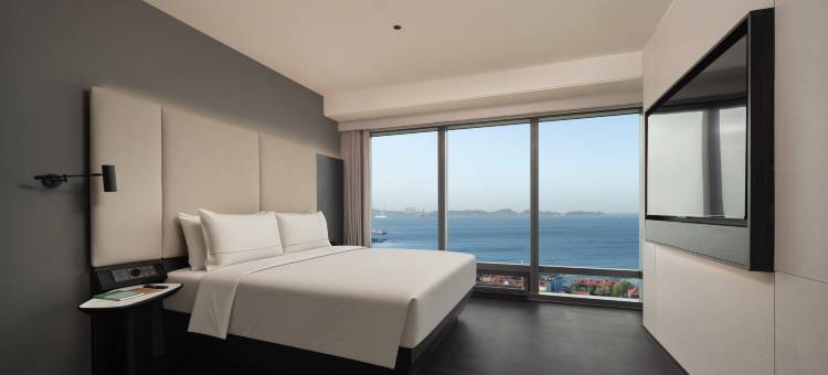 烟台滨海广场第一海水浴场亚朵酒店图片