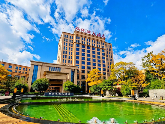 陆良弘悦湖大酒店