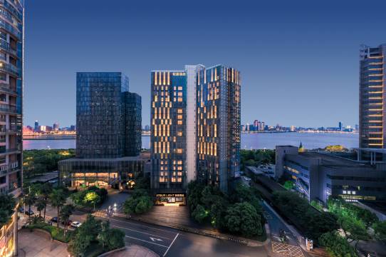 南昌八一大桥秋水广场轻居酒店图片