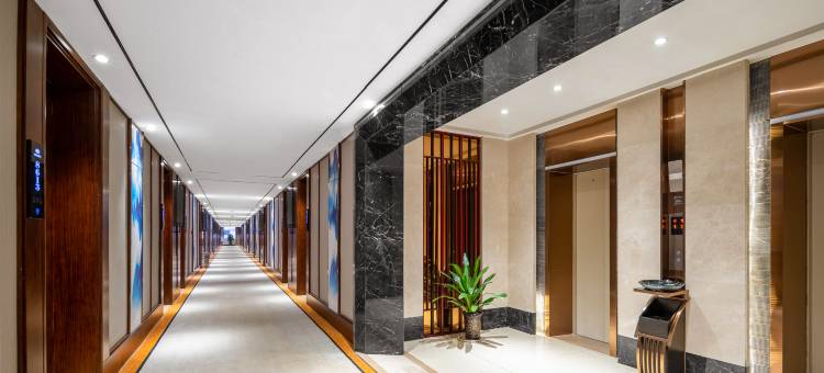 裕隆花园酒店(镇平万德隆广场店)图片