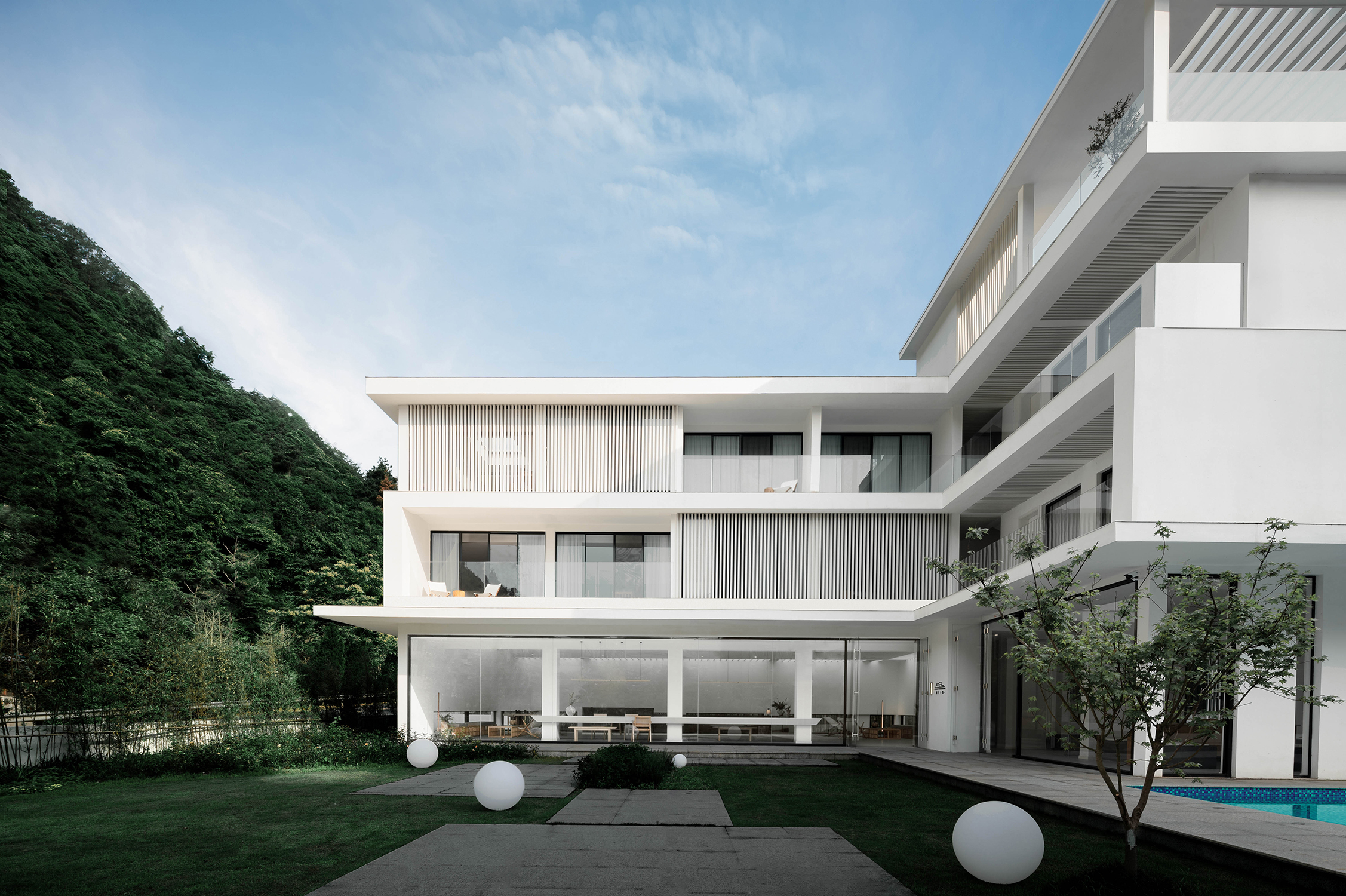 Moqian Xiaozhu · Holiday Inn Over view