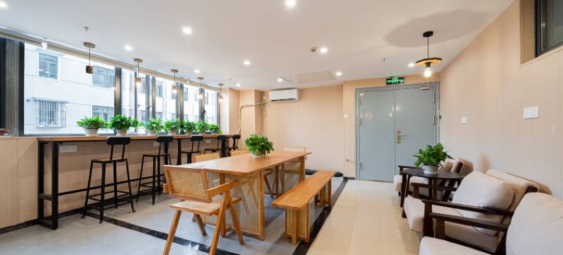 登巴客栈(黄兴路地铁站店)图片