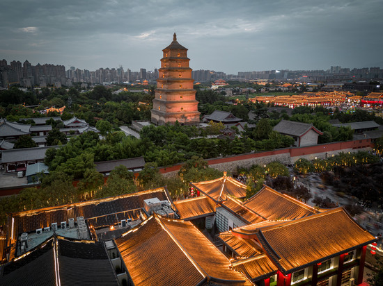 执隐酒店(西安大唐不夜城大雁塔店)