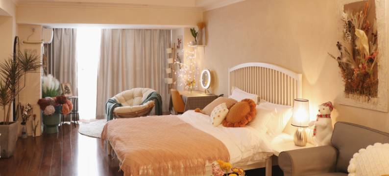 花里时光·观景影音美宿(昆明火车站西山万达广场店)图片