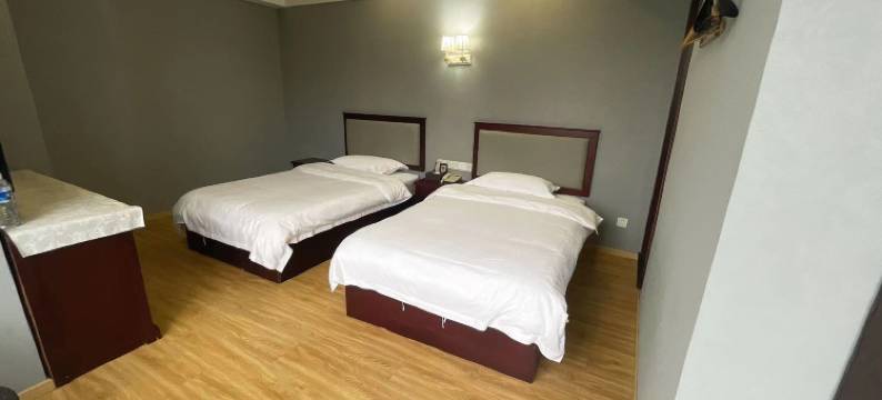 郡皇酒店(重庆火车西站彩云湖地铁站店)图片